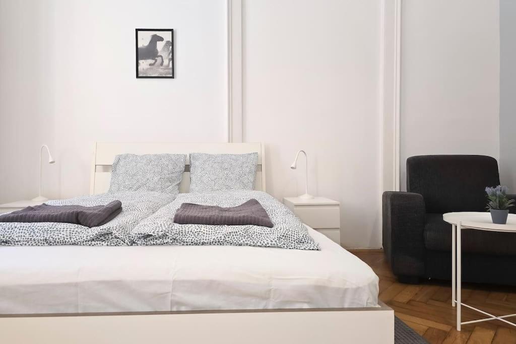 Seventh Sense Apartment Budapest Esterno foto