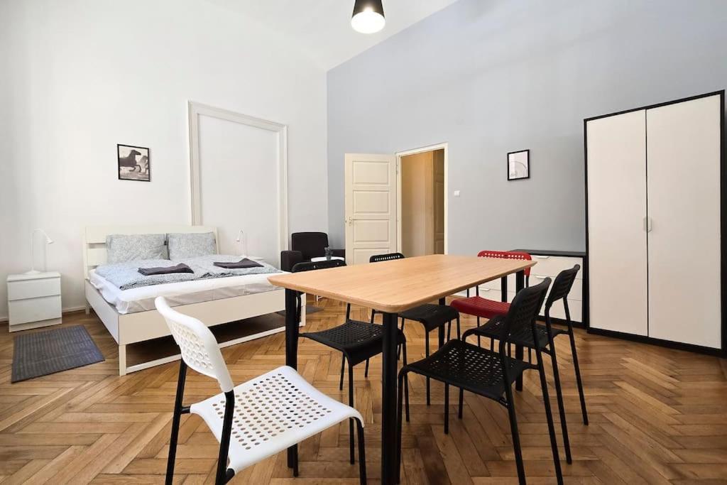 Seventh Sense Apartment Budapest Esterno foto